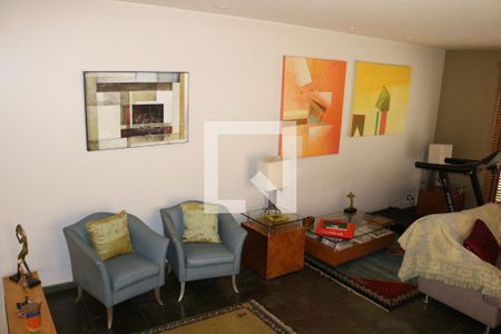 Sala de casa à venda com 3 quartos, 239m² em Vila Ipojuca, São Paulo