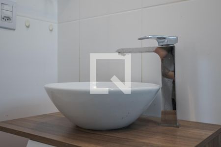 Banheiro de apartamento à venda com 1 quarto, 48m² em Petrópolis, Porto Alegre