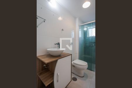 Banheiro de apartamento à venda com 1 quarto, 48m² em Petrópolis, Porto Alegre