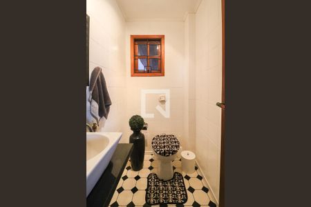 Casa à venda com 329m², 5 quartos e 3 vagasBanheiro 3