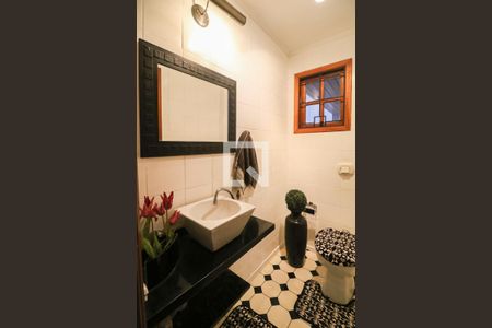 Casa à venda com 329m², 5 quartos e 3 vagasBanheiro 3