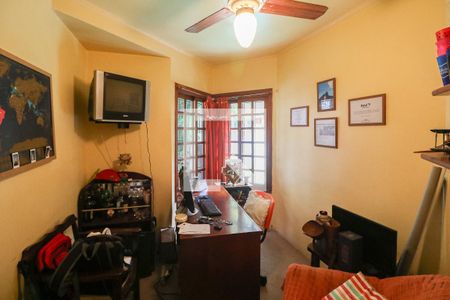 Casa à venda com 329m², 5 quartos e 3 vagasQuarto 4 (Escritório)