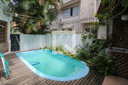 Casa à venda com 329m², 5 quartos e 3 vagasPiscina