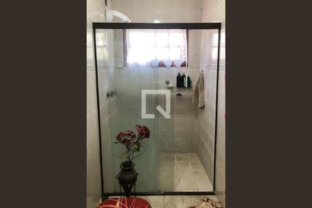 Casa à venda com 329m², 5 quartos e 3 vagasBanheiro 2