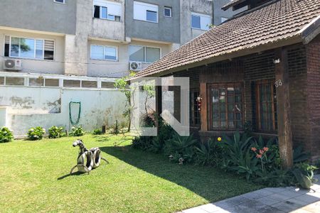 Casa à venda com 329m², 5 quartos e 3 vagasFachada