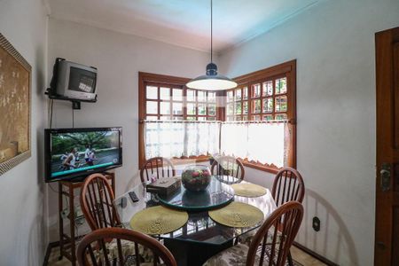 Casa à venda com 329m², 5 quartos e 3 vagasCozinha