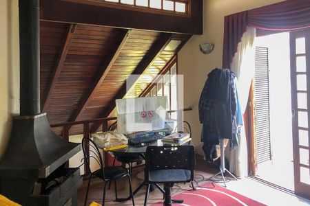 Casa à venda com 329m², 5 quartos e 3 vagasEscritório