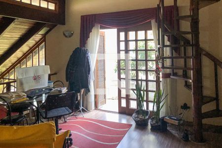 Casa à venda com 329m², 5 quartos e 3 vagasEscritório