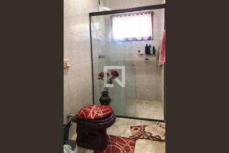 Casa à venda com 329m², 5 quartos e 3 vagasBanheiro 2