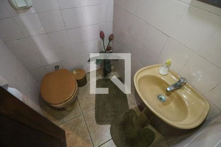 Casa à venda com 329m², 5 quartos e 3 vagasBanheiro da área de serviço