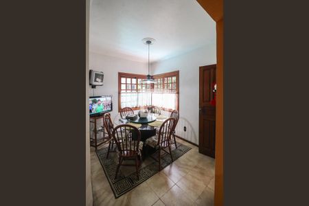 Casa à venda com 329m², 5 quartos e 3 vagasCozinha