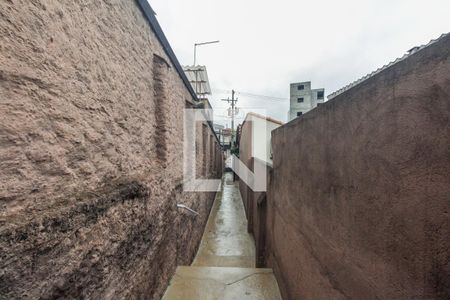 Casa à venda com 310m², 3 quartos e 3 vagasCasa 01 - Corredor de Acesso 