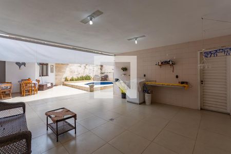 Casa à venda com 360m², 4 quartos e 2 vagasÁrea de Serviço