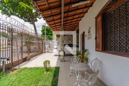 Casa à venda com 360m², 4 quartos e 2 vagasEntrada - Garagem