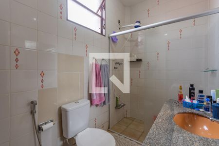 Casa à venda com 360m², 4 quartos e 2 vagasBanheiro suíte 1