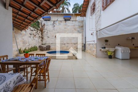 Casa à venda com 360m², 4 quartos e 2 vagasQuintal - Área Gourmet