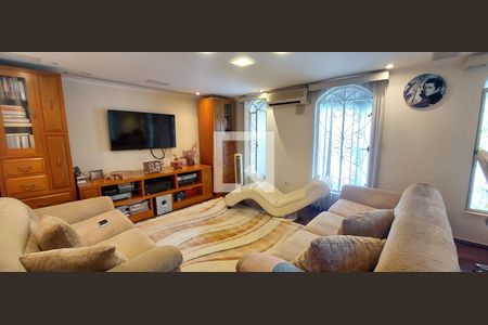 Sala 2 de televisão de casa à venda com 4 quartos, 220m² em Vila Floresta, Santo André