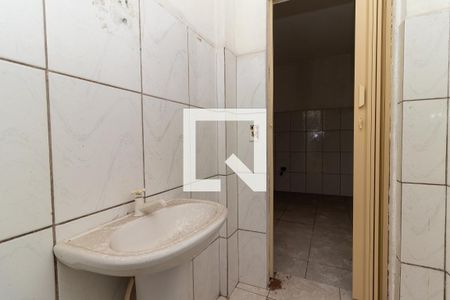 Banheiro de casa para alugar com 1 quarto, 30m² em Jardim Casa Pintada, São Paulo