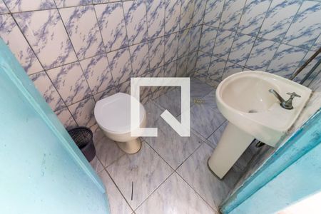 Banheiro de casa para alugar com 1 quarto, 29m² em Jardim Casa Pintada, São Paulo