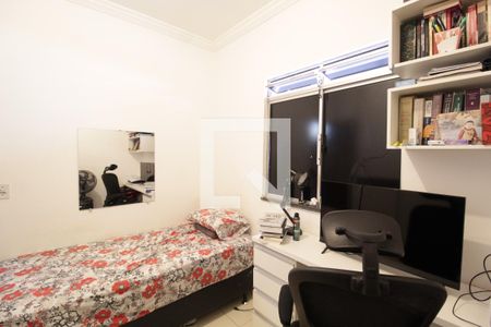 Quarto 2 de apartamento para alugar com 2 quartos, 59m² em Vila Industrial, Uberlândia