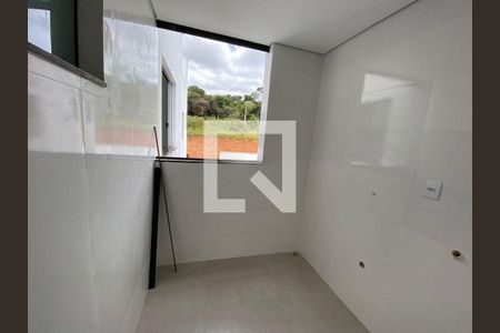 Casa à venda com 2 quartos, 80m² em Nacional, Contagem
