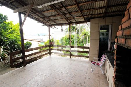 Casa à venda com 208m², 3 quartos e 1 vaga Casa à venda com 208m², 3 quartos e 1 vagaVaranda