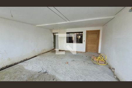 Casa à venda com 4 quartos, 200m² em Planalto, Belo Horizonte
