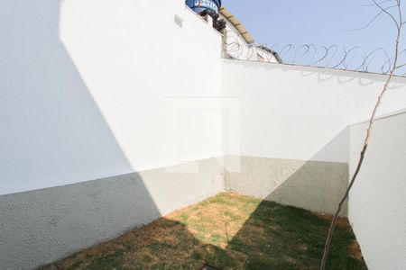 Casa à venda com 68m², 2 quartos e 1 vaga Casa à venda com 68m², 2 quartos e 1 vagaQuintal