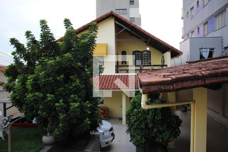 Casa à venda com 420m², 5 quartos e 6 vagasQuintal