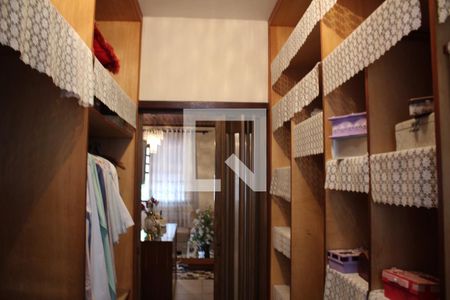 Casa à venda com 420m², 5 quartos e 6 vagasCloset Quarto 5