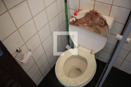 Casa à venda com 420m², 5 quartos e 6 vagasBanheiro 2