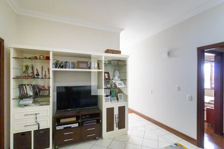Sala de TV de casa de condomínio à venda com 4 quartos, 455m² em Vila Madalena, Campinas