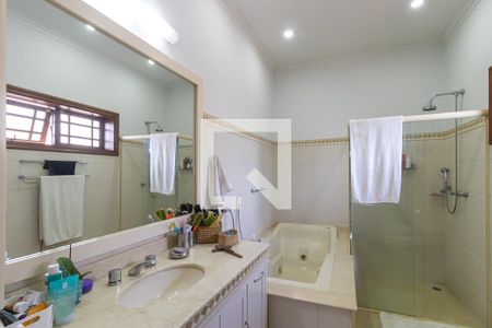 Casa de condomínio à venda com 455m², 4 quartos e 5 vagas Casa de condomínio à venda com 455m², 4 quartos e 5 vagasBanheiro da suíte 1