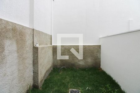 Casa à venda com 66m², 2 quartos e 1 vagaQuintal