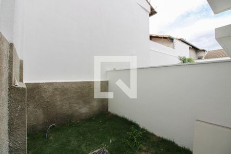 Casa à venda com 66m², 2 quartos e 1 vagaQuintal