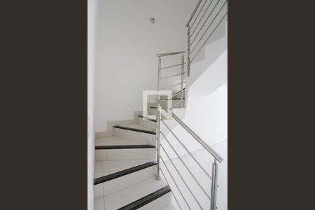 Casa à venda com 66m², 2 quartos e 1 vagaEscada