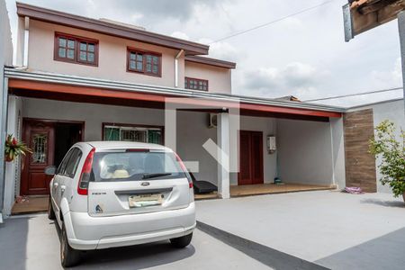 Casa para alugar com 280m², 3 quartos e 4 vagasFachada interna da casa 