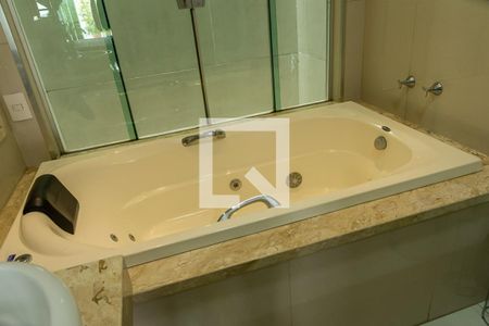 Casa para alugar com 280m², 3 quartos e 4 vagasDetalhe Banheiro da Suíte-banheira