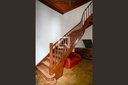 Escada de casa para alugar com 3 quartos, 283m² em Cambuci, São Paulo
