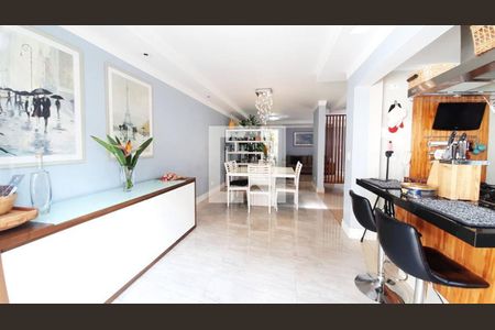 Casa à venda com 4 quartos, 297m² em Vila Sonia, São Paulo