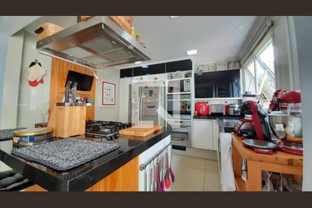 Casa à venda com 4 quartos, 297m² em Vila Sonia, São Paulo