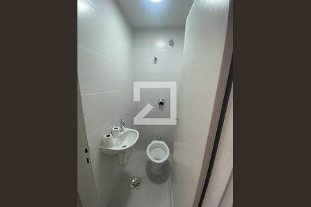 Banheiro de Serviço de apartamento para alugar com 3 quartos, 80m² em Cerqueira César, São Paulo