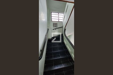 Apartamento para alugar com 70m², 2 quartos e sem vaga Apartamento para alugar com 70m², 2 quartos e sem vagaEscada