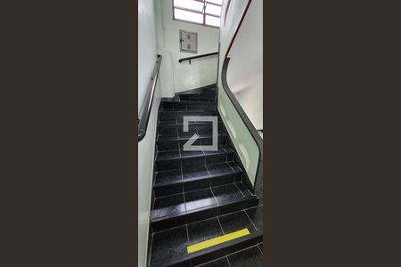 Apartamento para alugar com 70m², 2 quartos e sem vaga Apartamento para alugar com 70m², 2 quartos e sem vagaEscada
