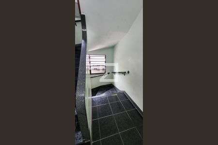 Apartamento para alugar com 70m², 2 quartos e sem vaga Apartamento para alugar com 70m², 2 quartos e sem vagaEscada
