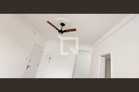 Detalhe Sala de apartamento para alugar com 2 quartos, 70m² em Gonzaga, Santos
