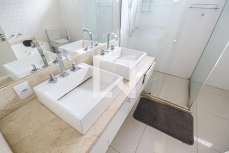 Casa à venda com 400m², 4 quartos e 4 vagasBanheiro da Suíte