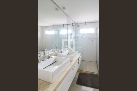 Casa à venda com 400m², 4 quartos e 4 vagasBanheiro da Suíte