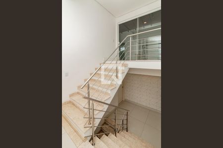 Casa à venda com 400m², 4 quartos e 4 vagasEscada