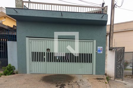 Casa à venda com 190m², 3 quartos e 2 vagas Casa à venda com 190m², 3 quartos e 2 vagasFachada